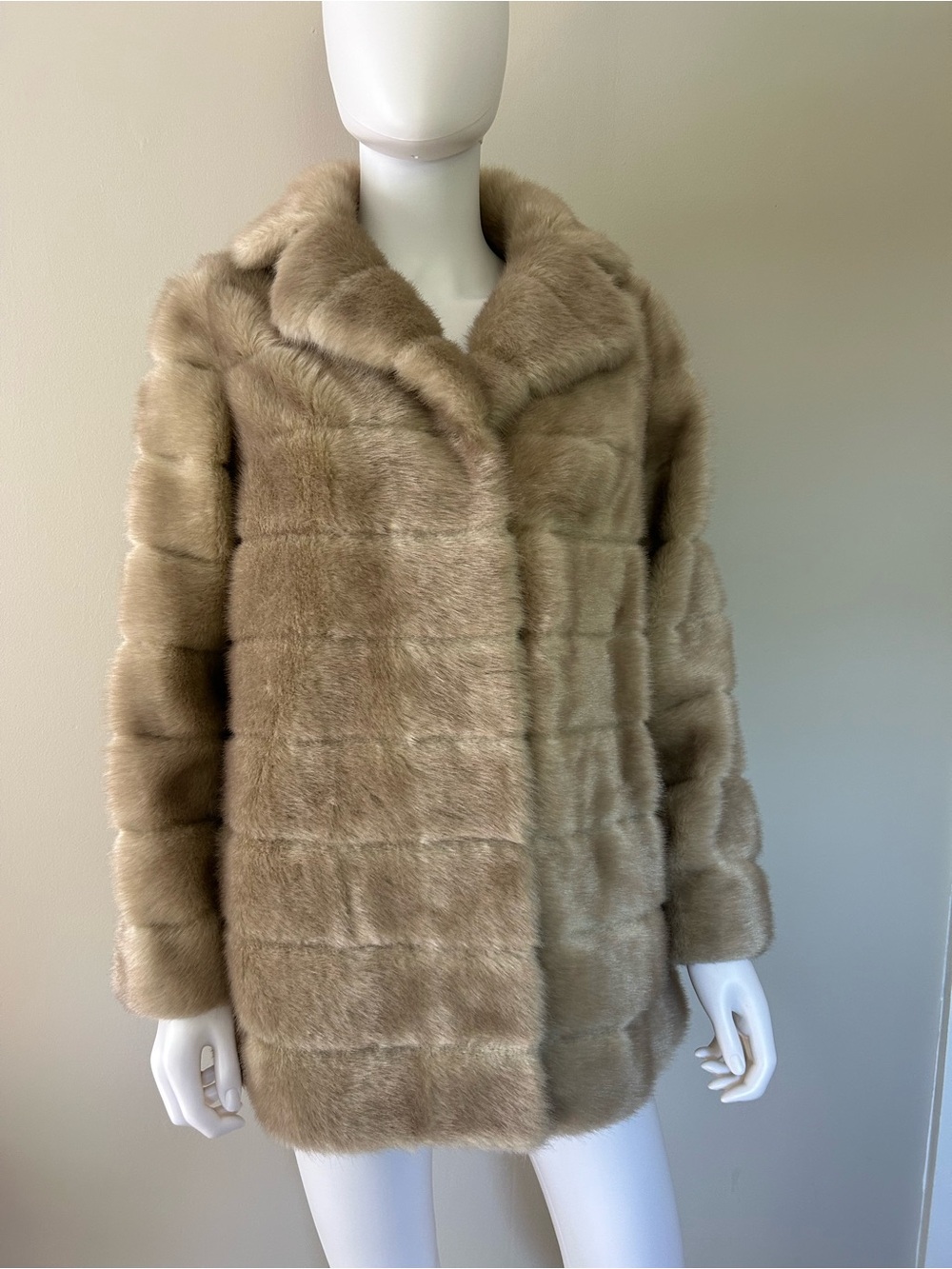 Kate Spade Faux Fur Coat Beige Bow Back Women’s Size 2 Jacket